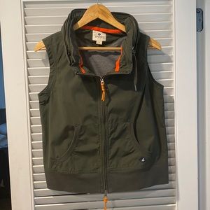 Sperry Women’s vest with fold away hood. Like new. Sz small